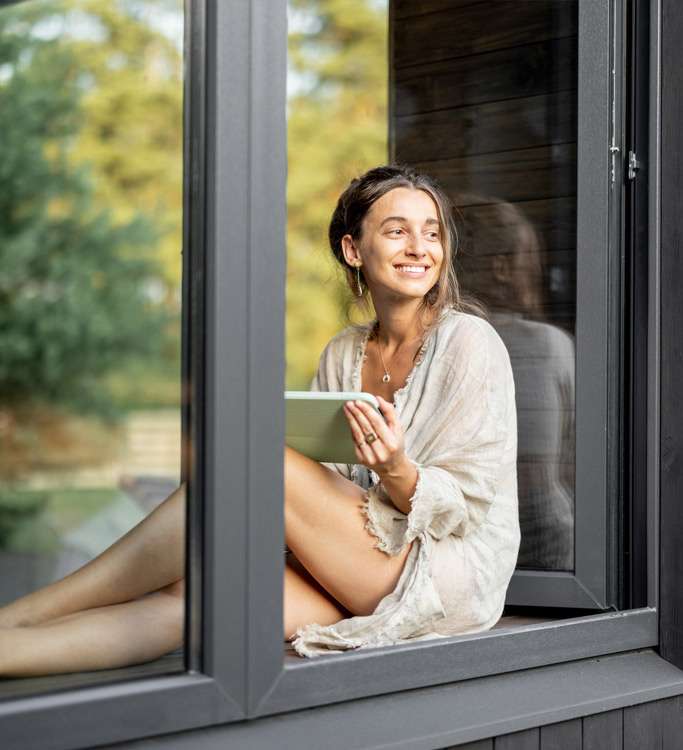 Difference between Contemporary Windows and Traditional Windows