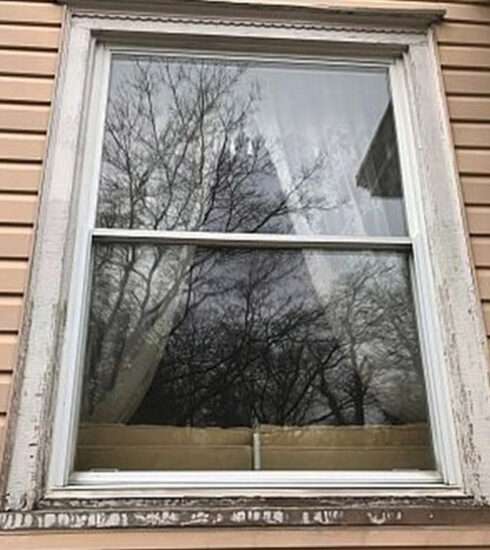 old_wooden_windows_exterior_view